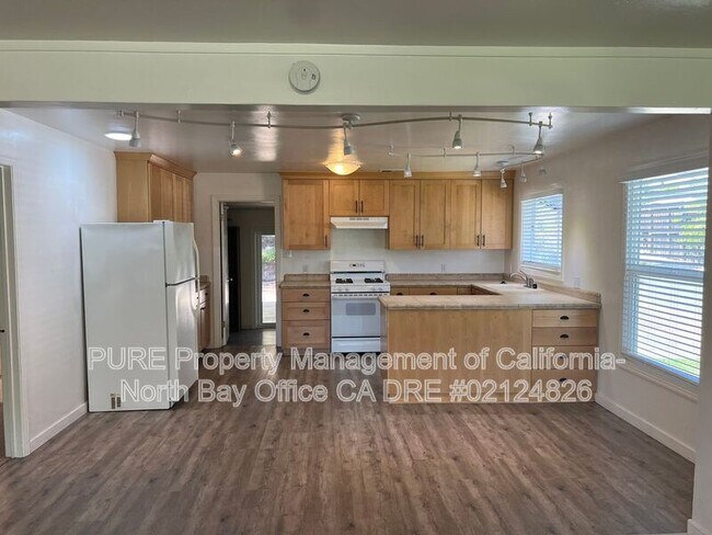 Building Photo - 1264 Helen Ave
