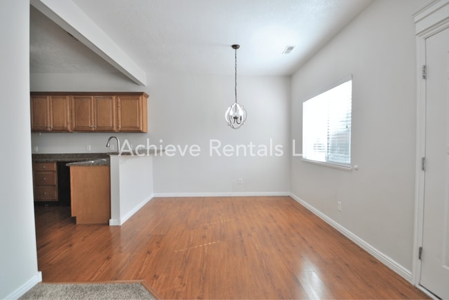 Building Photo - 462 W 1490 N