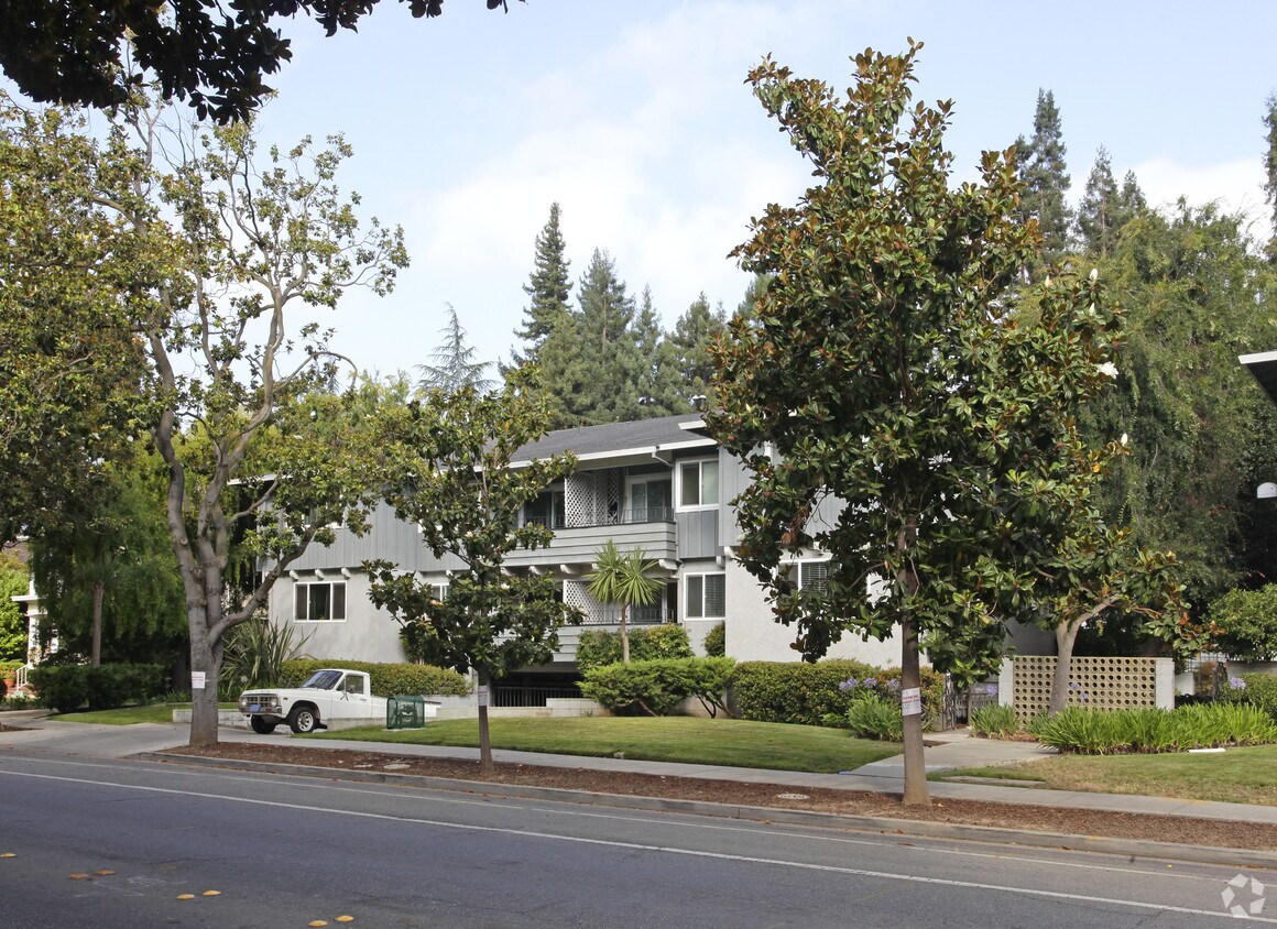 Primary Photo - University Garden Apartments