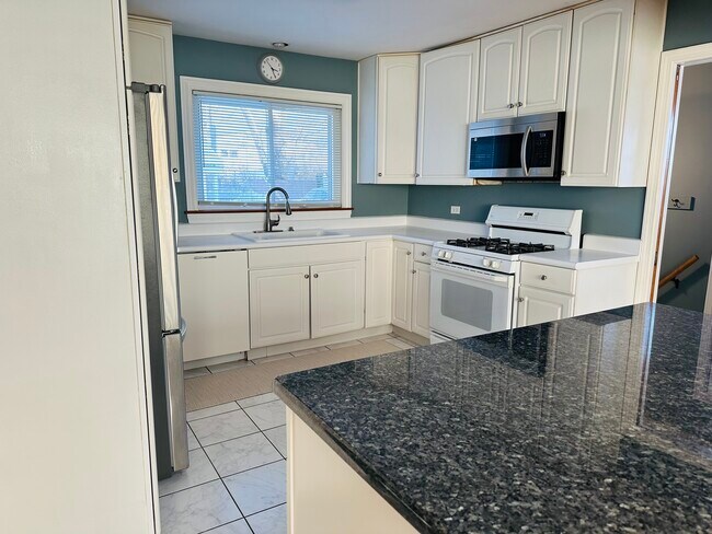 Foto del edificio - 9023 Central Ave