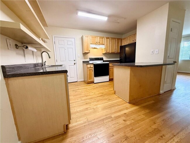 Building Photo - 410 Candler Park Dr NE