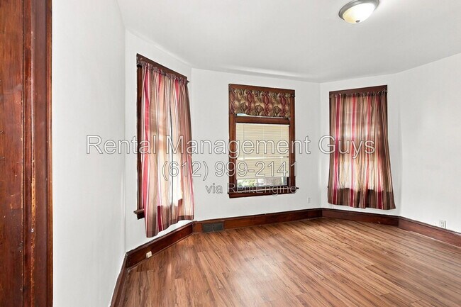 Foto del edificio - 584 Magnolia Ave E