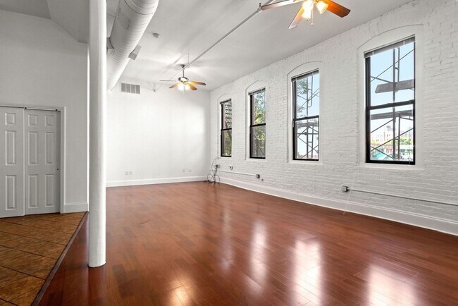 Building Photo - 12 Dade St