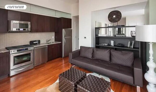 Building Photo - 306 W 48th St