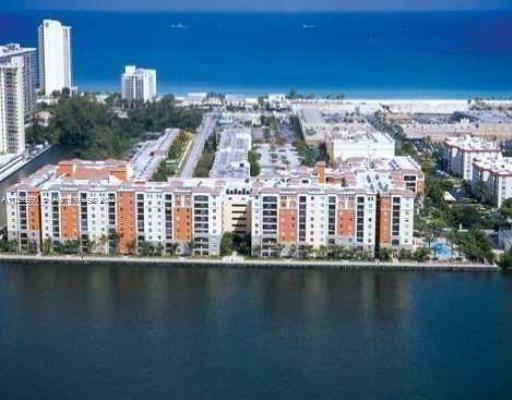 Foto del edificio - 17150 N Bay Rd