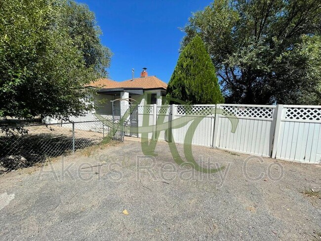 Building Photo - 1702 Van Buren St