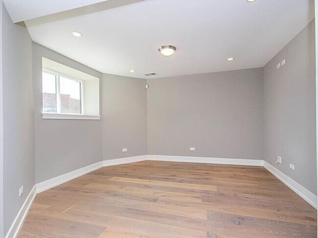 Foto del edificio - 2 bedroom in Chicago IL 60618