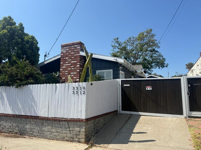 Foto del edificio - Spacious Silver Lake Charmer 2-bedroom, 1-...