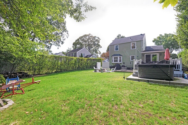 Building Photo - 27 Willowbrook Pl