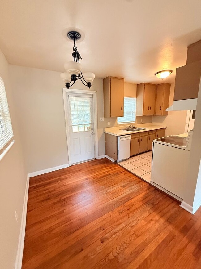 Photo - 1606 Airport Dr Apartment