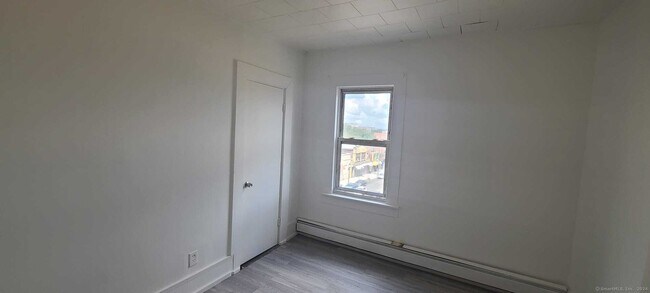 Building Photo - 741 Park St