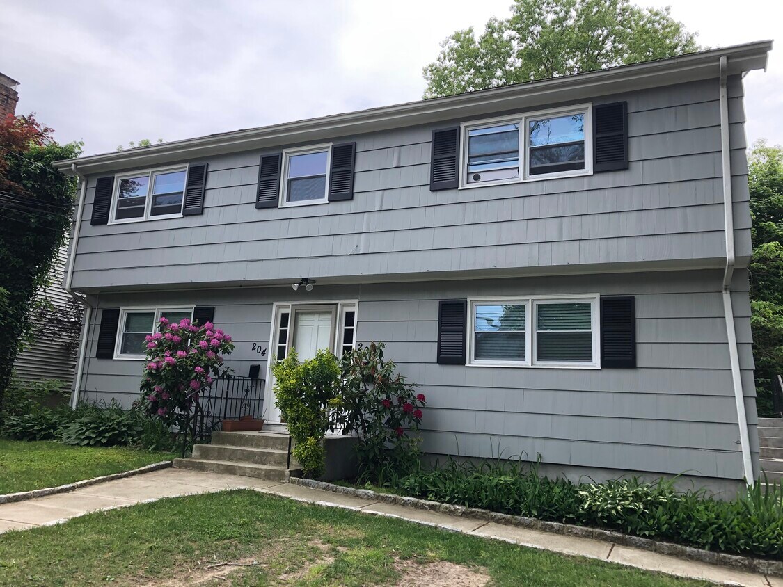 204 High St, Fairfield, CT 06824 Apartments in Fairfield, CT