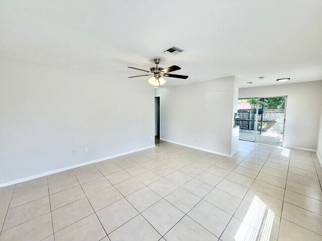 Foto del edificio - PIKUS (1931 Sunshine Blvd)