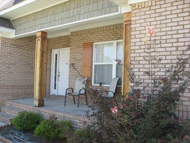 Foto del edificio - Beautiful 3bed/2bath residential home available in August!