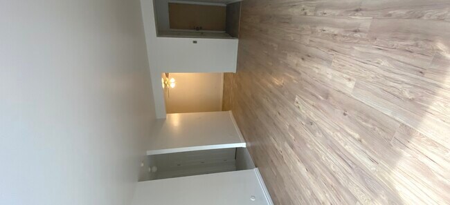 Foto del edificio - 5949 N Kenmore Ave