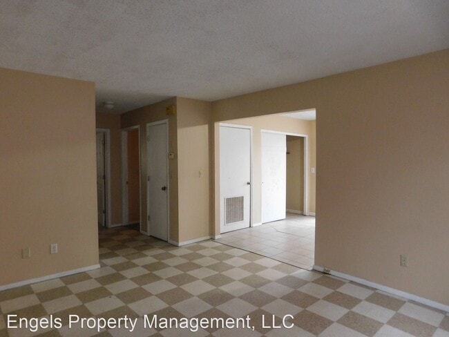 Building Photo - 1403 E Zimmerly St