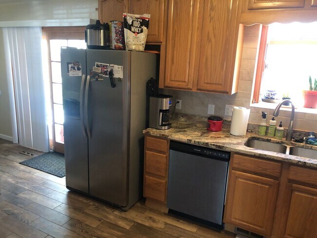 Building Photo - $0 DEPOSIT OPTION. SPACIOUS TRI-LEVEL HOME...
