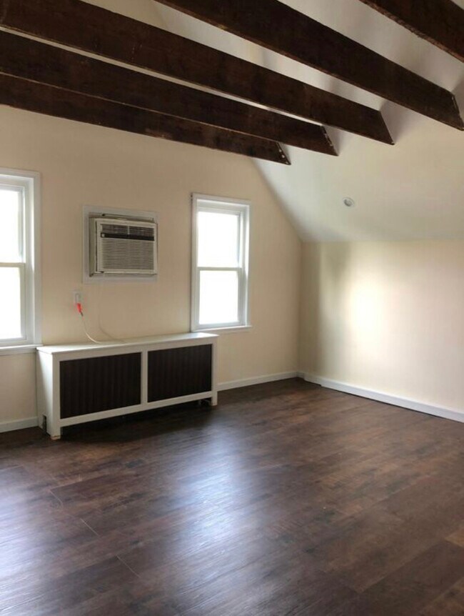 Building Photo - 164 Ashford Ave