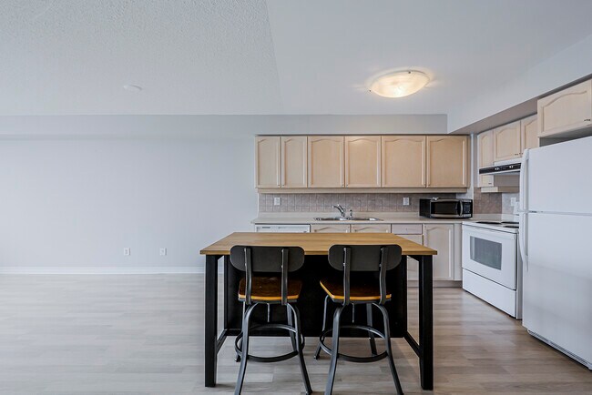 Photo du bâtiment - 710-1710 Humberwood Blvd