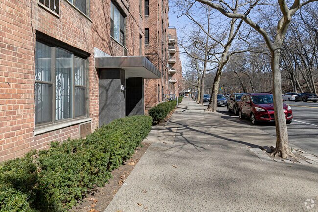 Walkway - 6485 Broadway