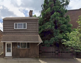 Building Photo - 2224 Sarah St