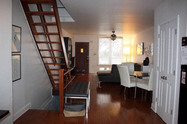 Foto del edificio - 324 Emily St