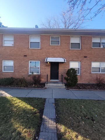 Foto principal - 9830 Grand Ave
