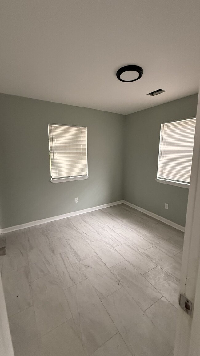 Foto del edificio - 755 Pendleton St