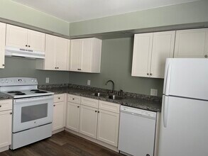 Building Photo - 101 Lake Hunter Dr Building Photo - 101 Lake Hunter Dr