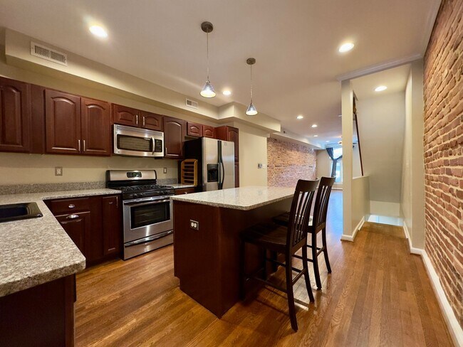 Building Photo - Spacious 2Bed/2Bath Townhome in Canton