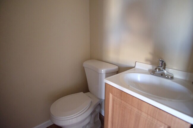 Foto del edificio - 102 W District St