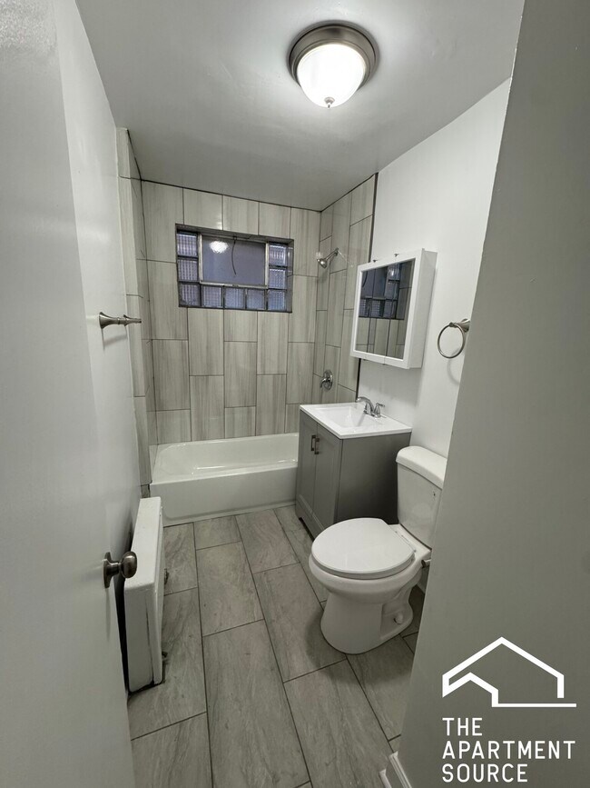 Building Photo - 6719 N California Ave