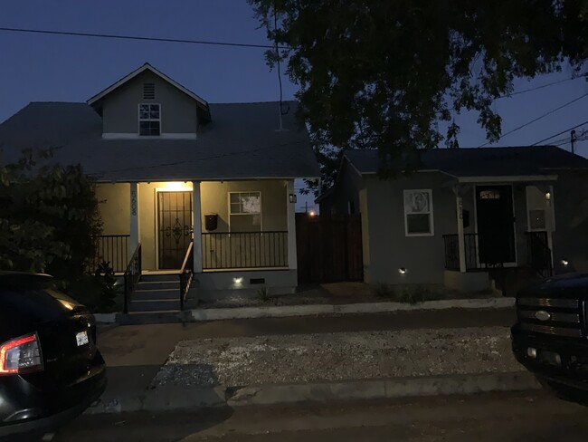 Front Nightview House - 5608 Naomi Ave