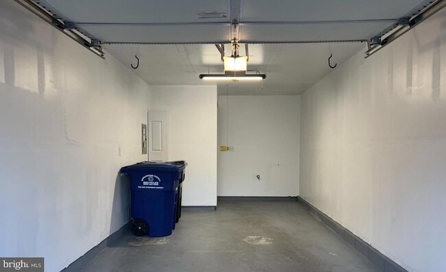 Building Photo - 1830 Nathan Dr