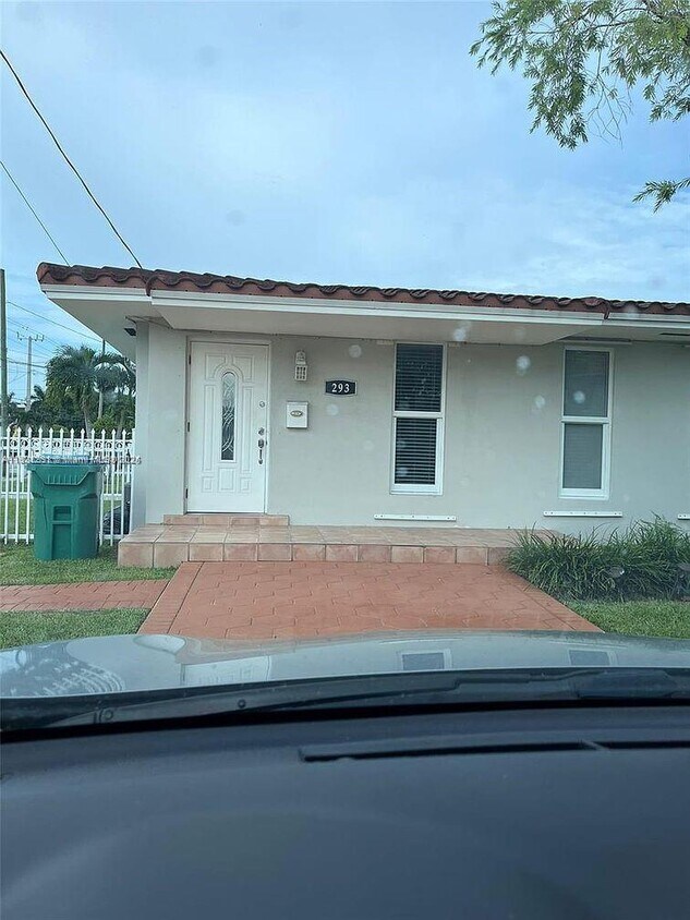 Foto principal - 293 NW 73rd Ave