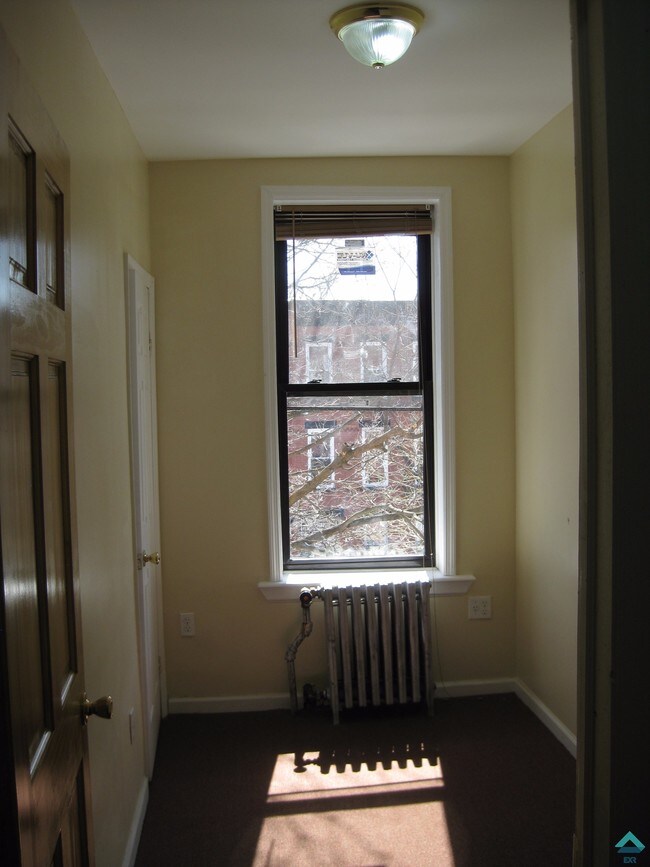 Building Photo - 181 Hull St