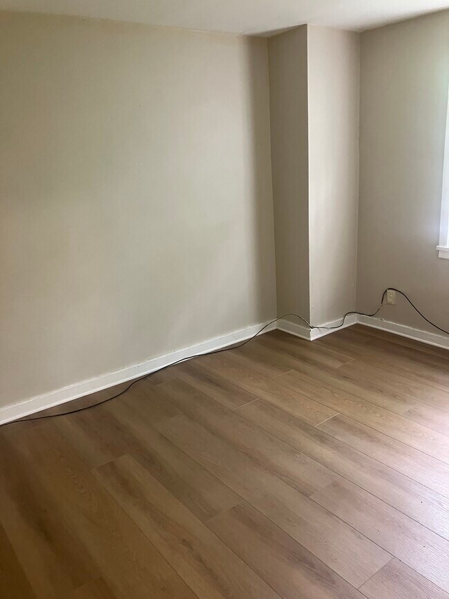 Foto del edificio - 69-75 Commodore Ave