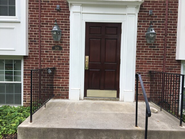 Entrance - 349 Homeland Southway