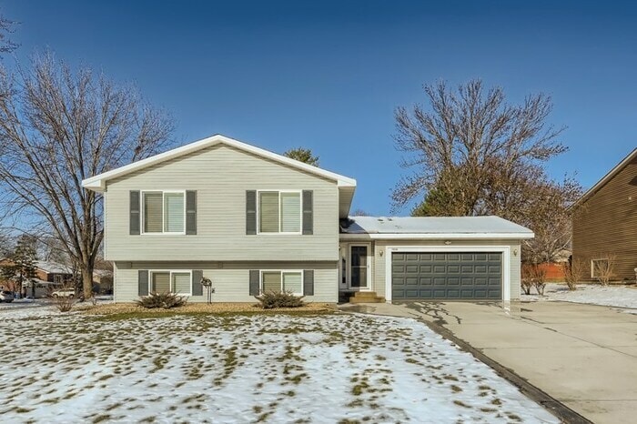 Primary Photo - 7030 Sherwood Road, Woodbury, MN, 55125