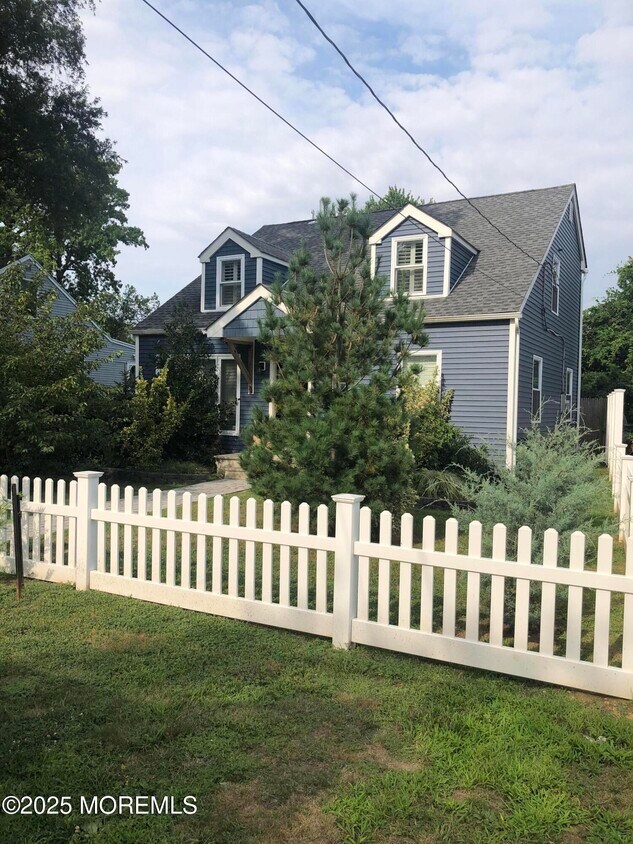 Foto principal - 2 Riverview Ave