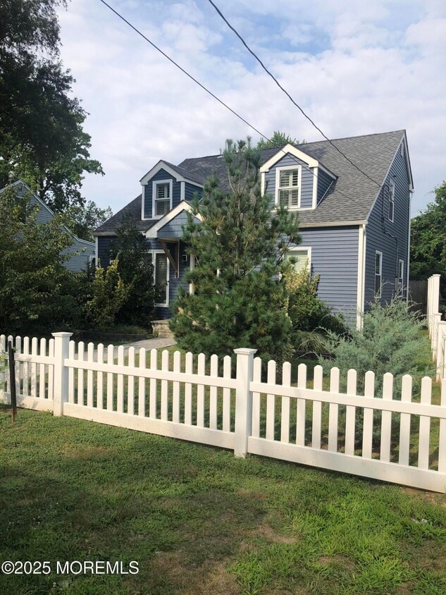 Primary Photo - 2 Riverview Ave