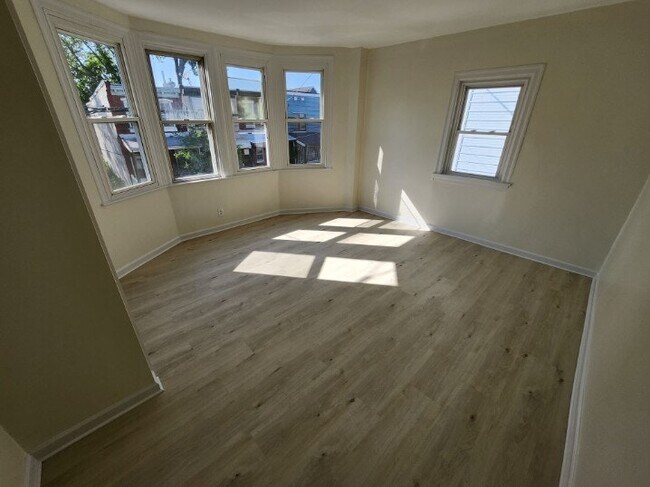 Foto del edificio - 348 W Queen Ln