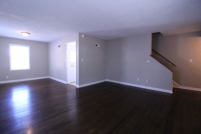 Building Photo - September FREE On This 2 Bedroom 2 Bath Du...