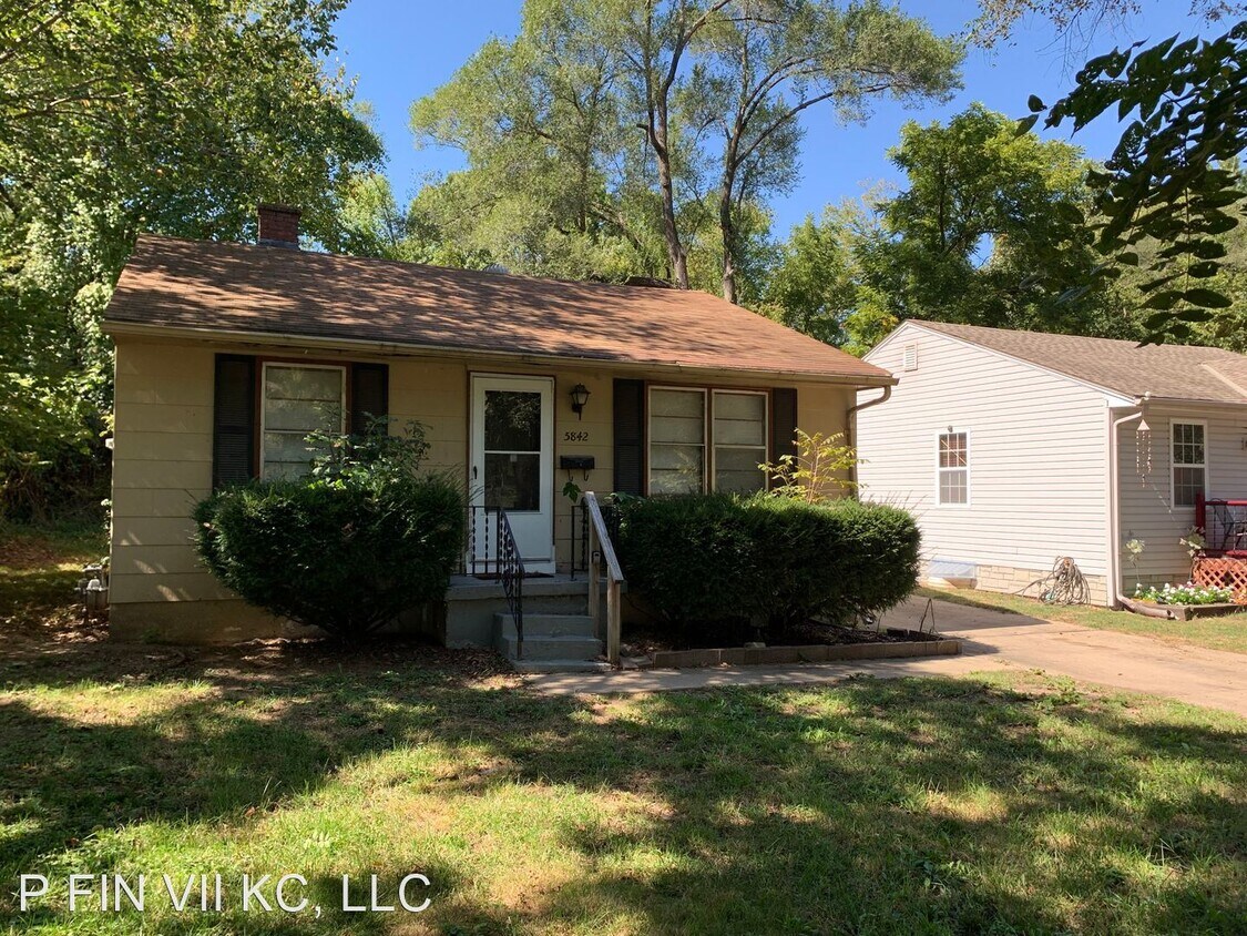 2 br, 1 bath House 5842 Bellefontaine Ave House Rental in Kansas