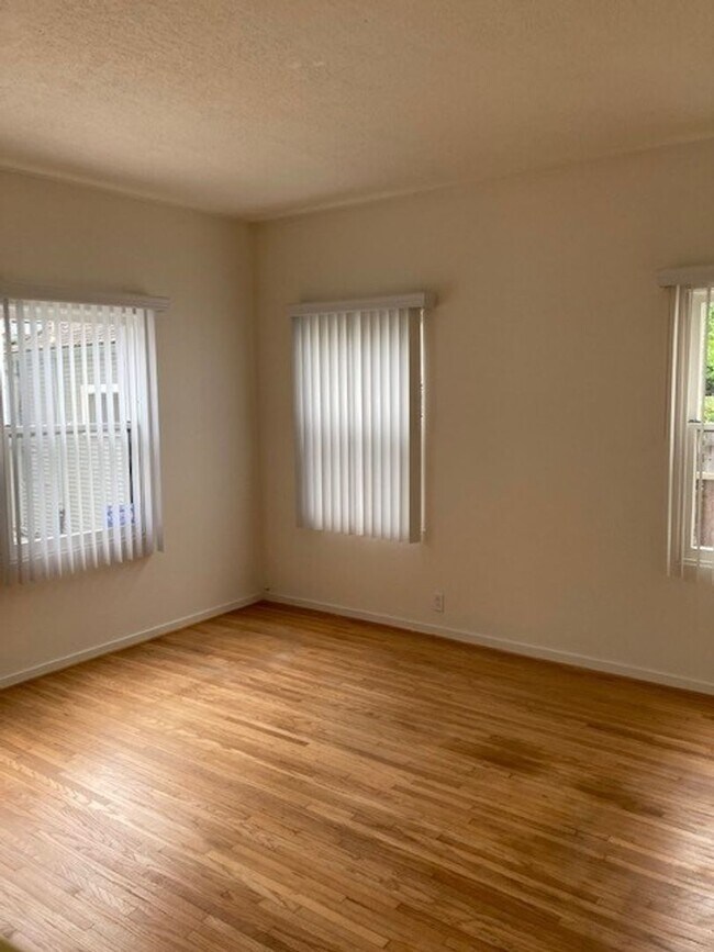 Foto del edificio - 204 Belmont Ave
