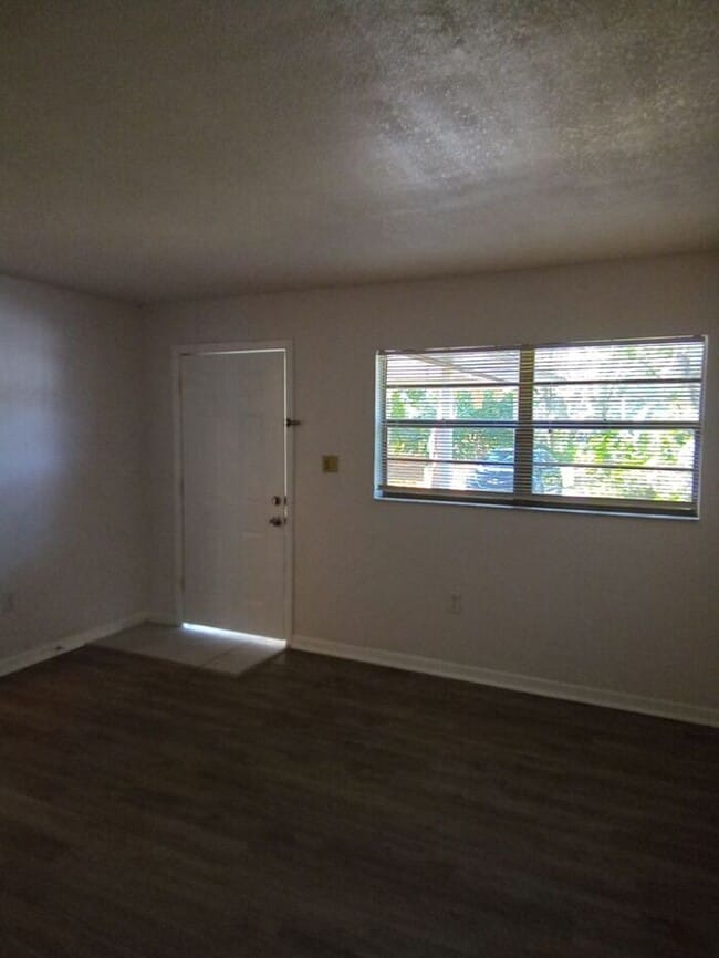Foto del edificio - Spacious Duplex Home in Lakeland, FL