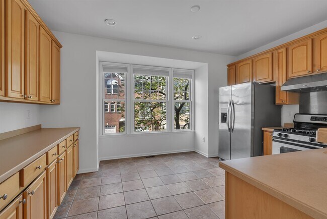 Building Photo - 451 Albany Ct