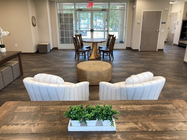 Building Photo - 25 LaRose