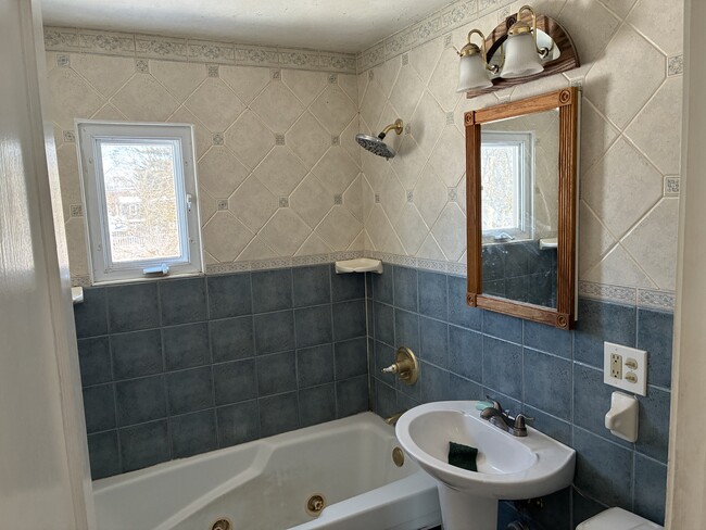 Building Photo - 19 College Dr