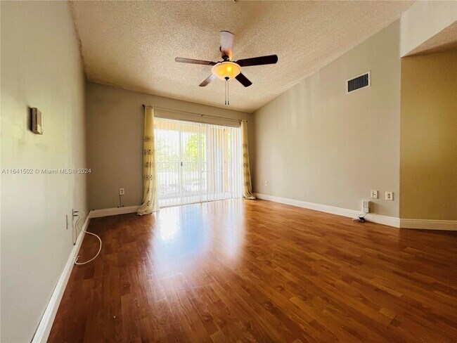Foto del edificio - 2153 Renaissance Blvd